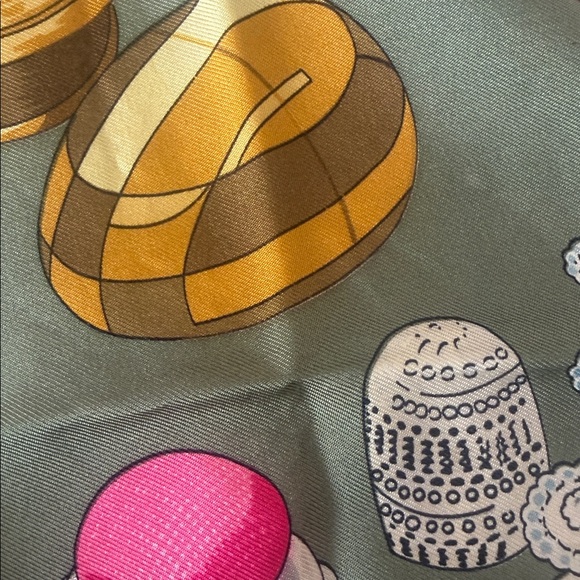 Hermès "Petit Main" (or "Couvée d'Hermès") silk scarf in Olive Multicolor - Picture 9 of 9